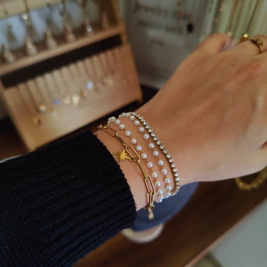 Necklace + bracelet