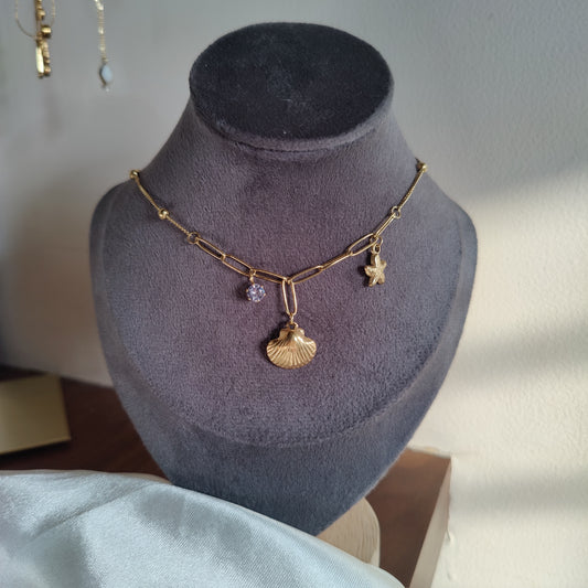 Shell charm neckpiece