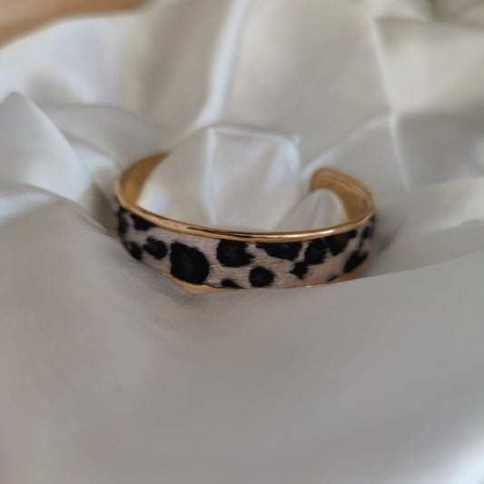 Leopardess cuff bracelet